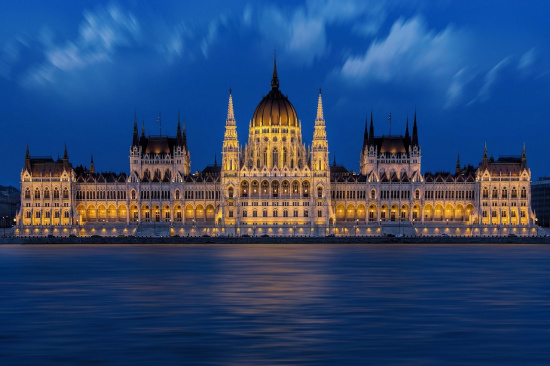 Унгария ще предлага разрешения за местожителство на купилите скъп имот в страната